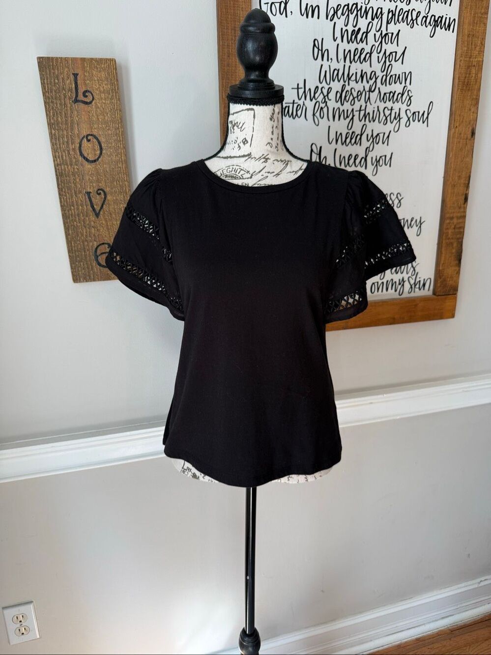 NWT Muse Women's Crew Neck Flutter Short Sleeve Cotton Blouse Black Small